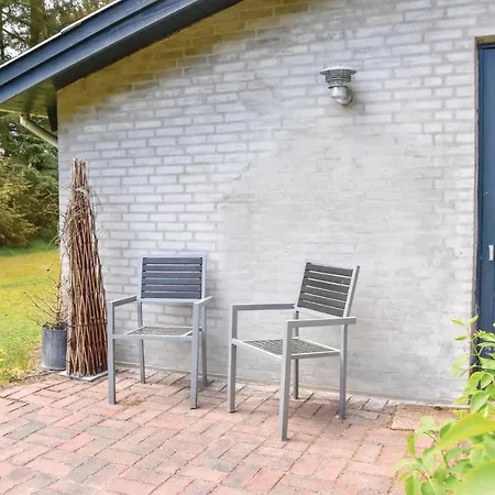 Three-bedroom Holiday In 펜션 *