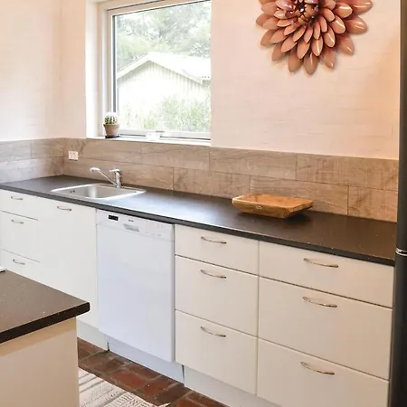 Three-bedroom Holiday In 펜션