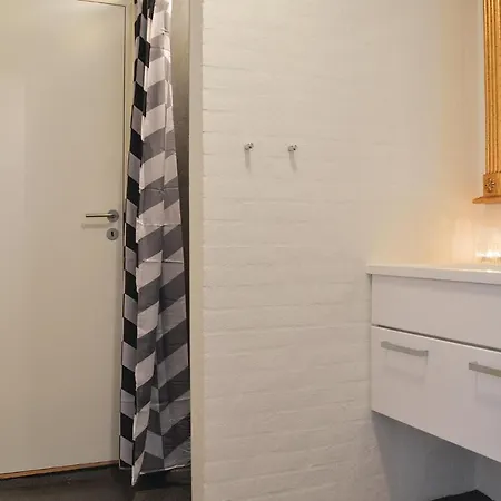 Three-bedroom Holiday In 펜션 *